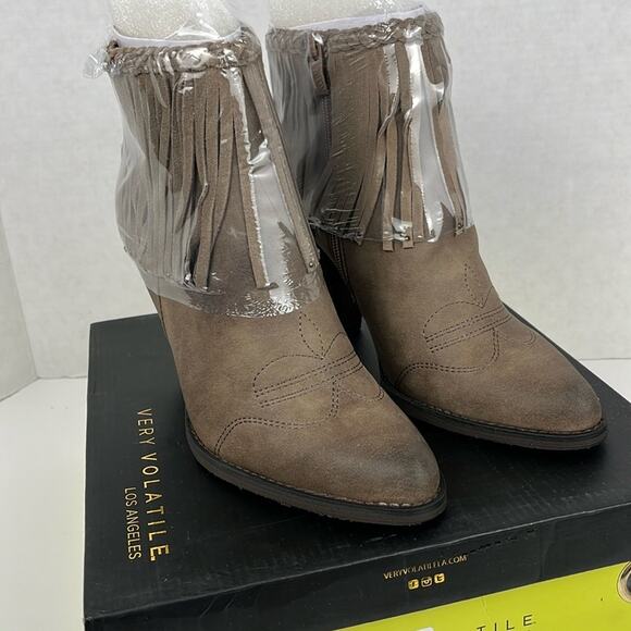 Very Volatile Taupe Booties Shakee Western Cowboy Sz 8.5 Boots Heels Fringe Stud - Picture 2 of 10